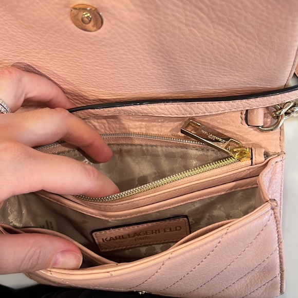 the bag Karl Lagerfeld is light pink - Picture 6 of 17
